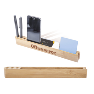 A2505, Soporte de bambú para escritorio o mesa de trabajo. Incluye ranura para colocar bolígrafos, celular, tablet, notas, etc. Presentación: caja en color café.